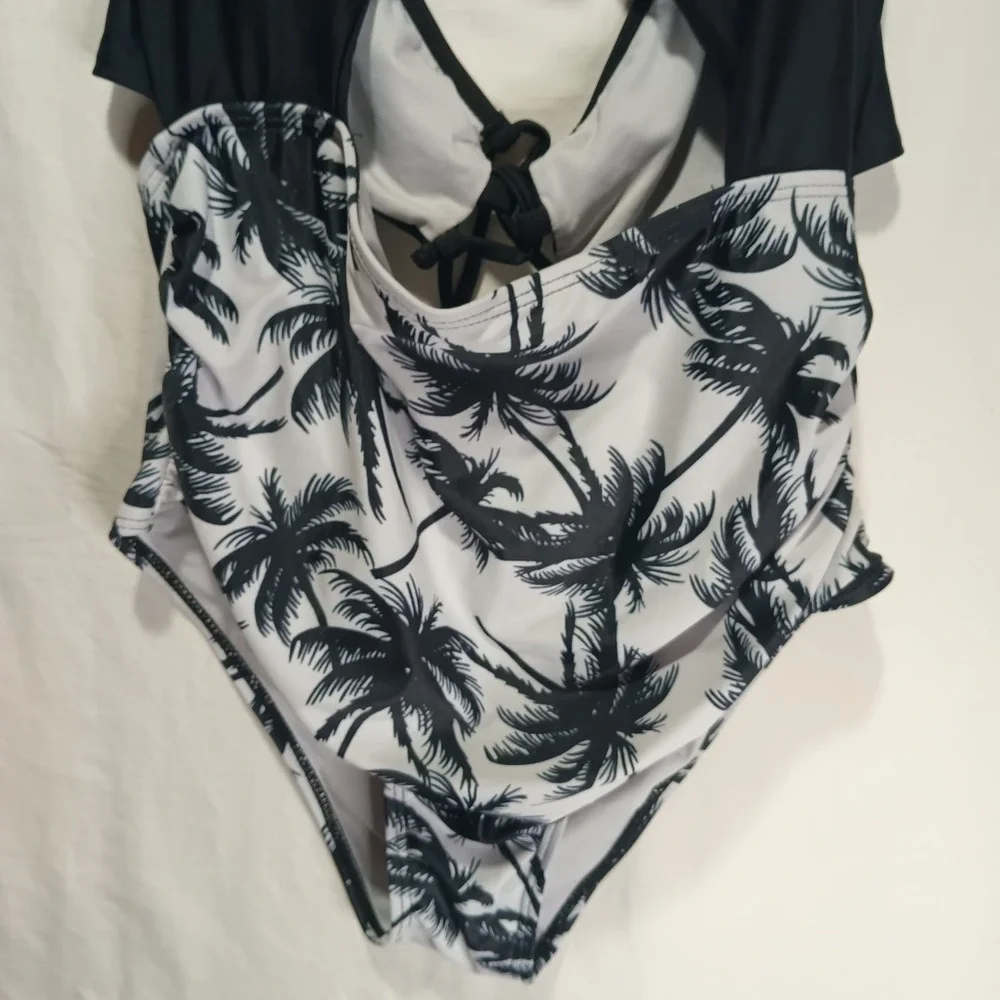Beach sissi Womens One Piece Swimsuit Cut Out Front Lace Up‎ Back. Large
